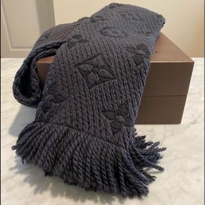 Louis Vuitton Logomania scarf